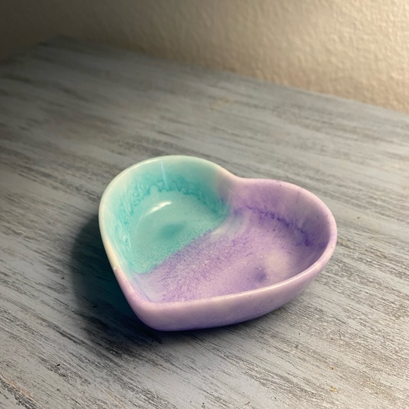 Tiedye Heart Dish - Teal Purple and White Jewelry or Trinket Tray - Handmade - Picture 7 of 11
